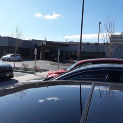 St. Luke's Clinic – Park Blvd - Parking lot entrance