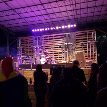 Blue Bonnet Palace - Outdoor stage area - Music Venues Near Me - Selma, Texas