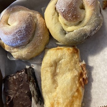 Nanding's Bakery - Cinnamon and ube ensaymadas, guava pocket and chocolate brownie. - Bakeries Near Me - Honolulu, Hawaii Nanding's Bakery - Cinnamon and ube ensaymadas, guava pocket and chocolate brownie. - Bakeries Near Me - Honolulu, Hawaii