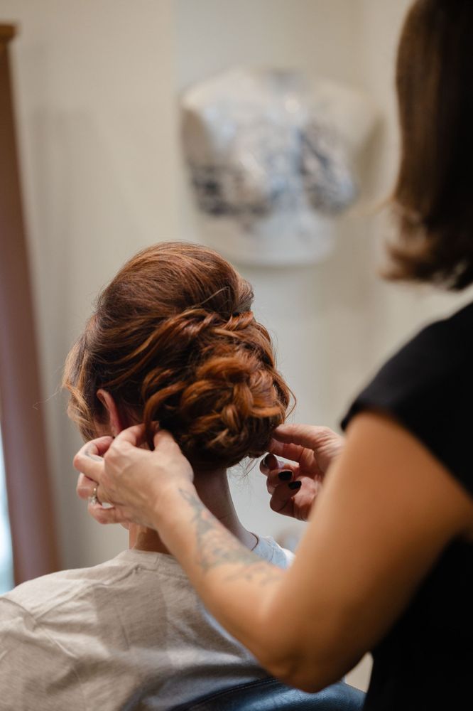 Salon West Hairdressers Logo