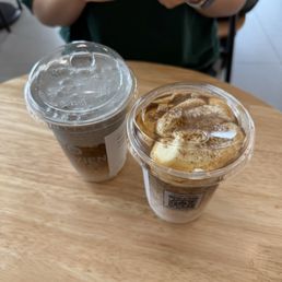 Sesame latte and banana latte Sesame latte and banana latte