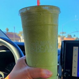 32 oz Matcha smoothie (NOT to be confused w green tea smoothie)... as big as a 7-11 Big Gulp, lol! 32 oz Matcha smoothie (NOT to be confused w green tea smoothie)... as big as a 7-11 Big Gulp, lol!