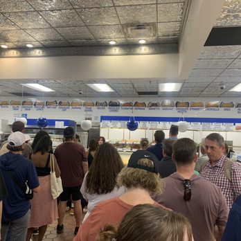 Mike's Pastry - The lines that go fast... - Bakeries Near Me - Boston, Massachusetts Mike's Pastry - The lines that go fast... - Bakeries Near Me - Boston, Massachusetts