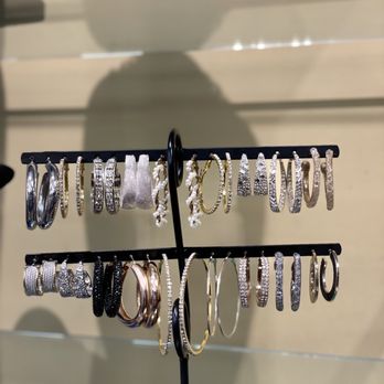 Isabel Boutique - So many options in accessories to choose from - Women's Clothing Near Me - Weston, Florida Isabel Boutique - So many options in accessories to choose from - Women's Clothing Near Me - Weston, Florida
