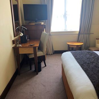 The Alan - The room was over another building;No view and the curtains DO not block light;I tell you, bring eye mask! - Hotels Near Me - Manchester, XGM