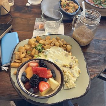 Egg Harbor Café - Gluten-Free Dynamite Veggie White Omelet - Breakfast & Brunch Near Me - Downers Grove, Illinois