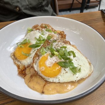 American Beech - Eggs with Biscuits and Gravy - Hotels Near Me - Greenport, New York