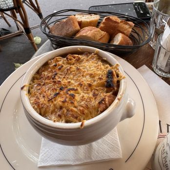 Le Vrai Paris - French onion soup so good - Brasseries Near Me - Paris, 75