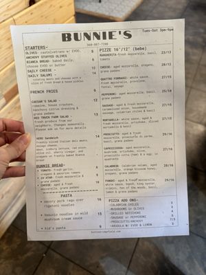 Bunnie’s Pizza by null