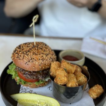 Glass Kitchen - GK Burger - Breakfast & Brunch Near Me - Markham, Ontario