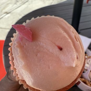Endulge Cupcake Boutique - Cupcakes Near Me - Atlanta, Georgia Endulge Cupcake Boutique - Cupcakes Near Me - Atlanta, Georgia