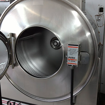 R7 Laundry - Variety of washers at different prices. This is an “old” industrial looking washer - CLEAN! - Laundromat Near Me - Pontiac, Michigan