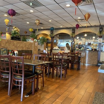 Dong Que Restaurant - Dining room - Vietnamese Near Me - Garland, Texas