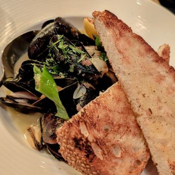 Leuca - Mussels with buttered toast - Italian Near Me - Brooklyn, New York