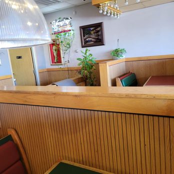 Classic Pizza - a view of the dining area - Pizza Near Me - Mansfield, Massachusetts