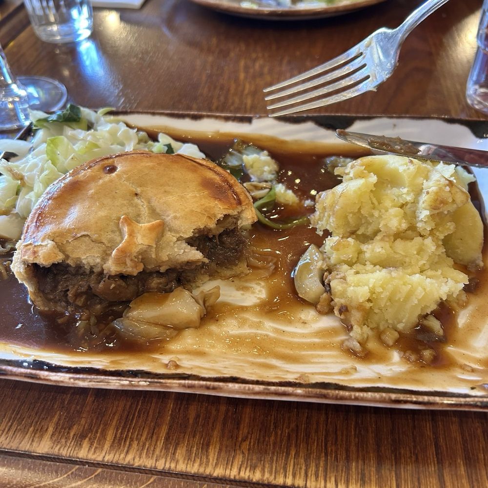 The Jugged Hare - Meat pie and mash - Pubs Near Me - London, XGL The Jugged Hare - Meat pie and mash - Pubs Near Me - London, XGL