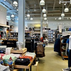 Duluth Trading Company - Inside