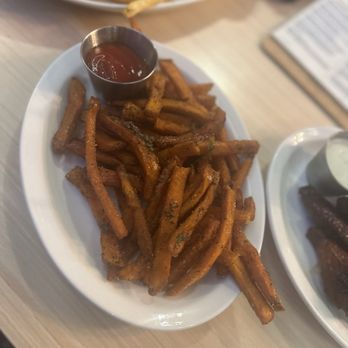 Blue Moon Brewery & Grill - Sweet Potato Fries-kennebec potato, spicy peach ketchup  $6 - American Near Me - Atlanta, Georgia