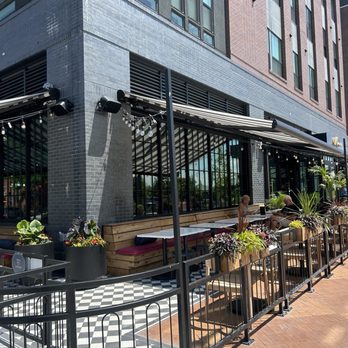 Memoir - Outside seating area - American Near Me - Omaha, Nebraska