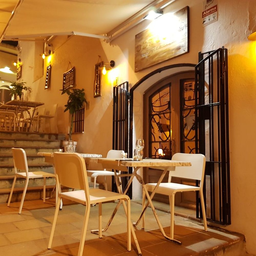 NUM3RIC - NUM3RIC - tables in the street and the entrance - Mediterranean Near Me - Sitges, B NUM3RIC - NUM3RIC - tables in the street and the entrance - Mediterranean Near Me - Sitges, B