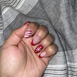 Lotus Bo Pha Nails - Snowflake & candy cane nails