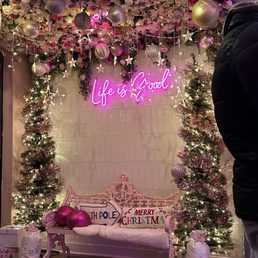 Life is good lit up sign