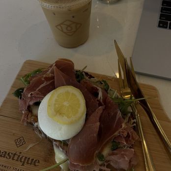 Toastique - Juice Bars & Smoothies Near Me - Los Angeles, California Toastique - Juice Bars & Smoothies Near Me - Los Angeles, California