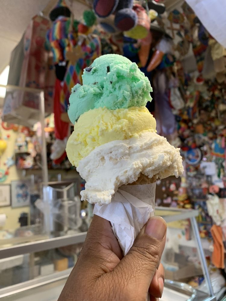 CLOWN CONES & CONFECTIONS Updated June 2024 45 Photos & 27 Reviews