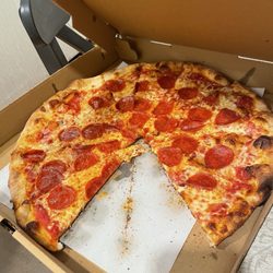 D’Angelo’s Pizza - Large Pepperoni pie