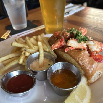 Hook & Anchor - Seafood Near Me - Costa Mesa, California