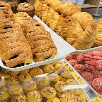Bova's Bakery - Bakeries Near Me - Boston, Massachusetts