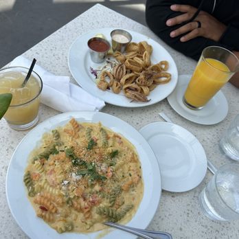 Lighthouse - Crispy Calamari & Lobster Mac - Breakfast & Brunch Near Me - Newport Beach, California