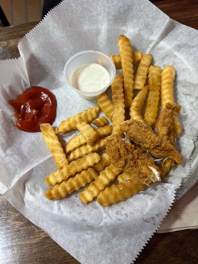 Food from Junior's Bar & Grill