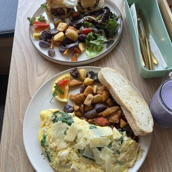 Taste & Glory - Dungeness omelette and crab cake Benedict - Breakfast & Brunch Near Me - San Mateo, California Taste & Glory - Dungeness omelette and crab cake Benedict - Breakfast & Brunch Near Me - San Mateo, California