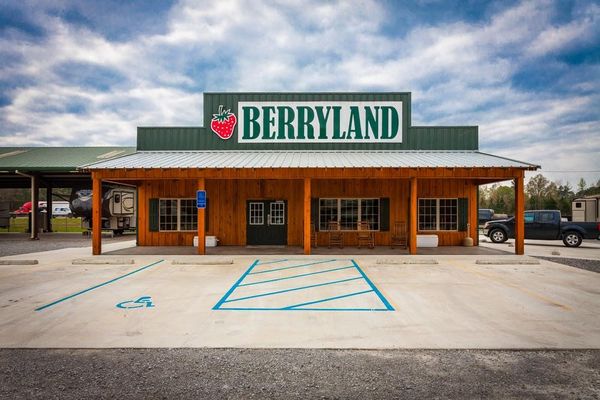 BERRYLAND CAMPERS HOLDEN - Updated February 2026 - 20 Photos - 27030 ...