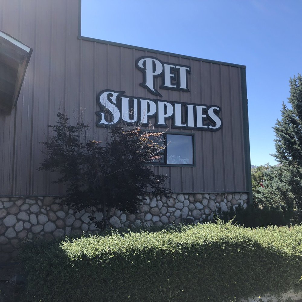 Tehachapi Pet Lodge & Outfitters - Pet Sitting Near Me - Tehachapi, California Tehachapi Pet Lodge & Outfitters - Pet Sitting Near Me - Tehachapi, California