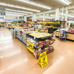 Kingsburg Super Market - Great produce section