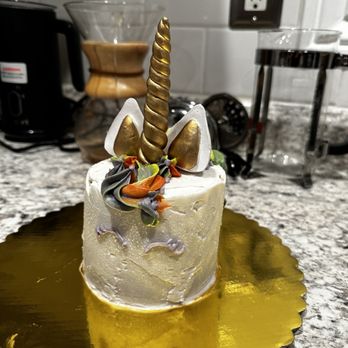 Minx Cakes - unicorn cake - Desserts Near Me Minx Cakes - unicorn cake - Desserts Near Me