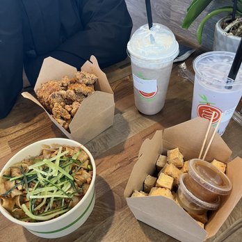 Dah Bao - Popcorn chicken, wide noodes, fried tofu, Oreo smoothie, taro milk tea - Chinese Near Me - Davis, California
