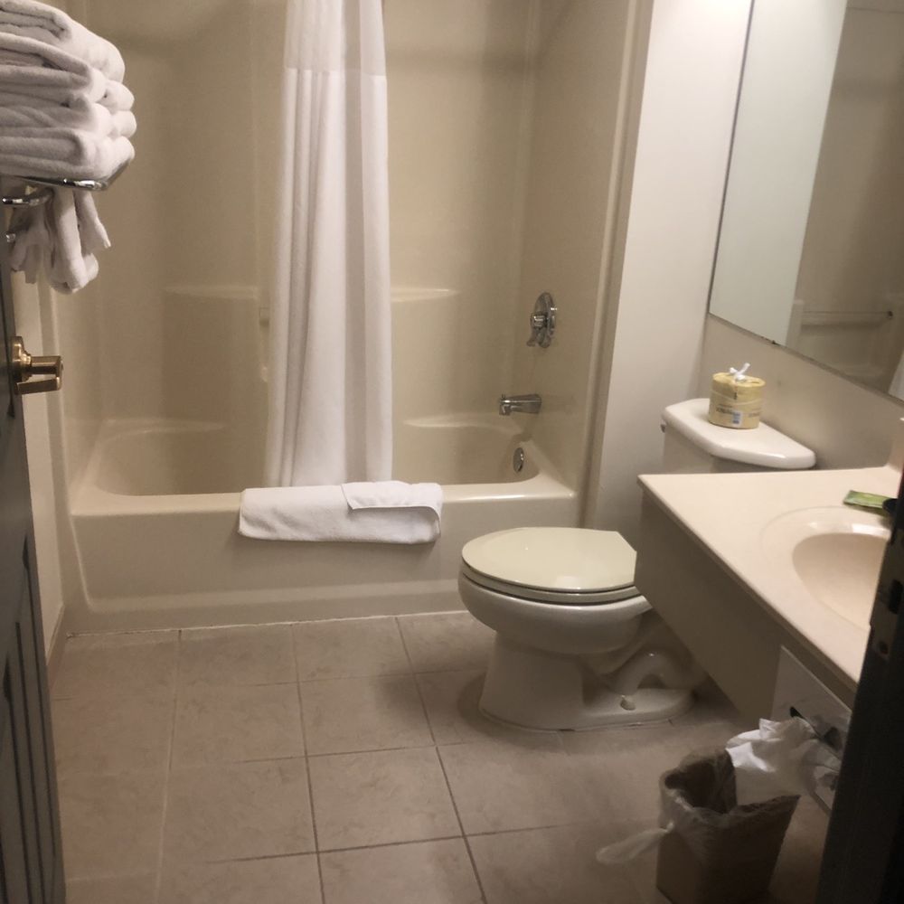 Great Wolf Lodge - Bathroom - Resorts Near Me - Sandusky, Ohio Great Wolf Lodge - Bathroom - Resorts Near Me - Sandusky, Ohio