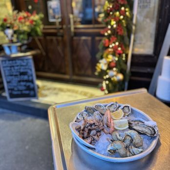 Les Antiquaires - Delicious fruits des mers - Bistros Near Me - Paris, 75 Les Antiquaires - Delicious fruits des mers - Bistros Near Me - Paris, 75