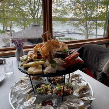 Abel's Lobster - Grand plateau - Seafood Near Me - Mount Desert, Maine