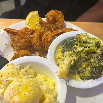 iKrave - Fried Shrimp, Mash & Broccoli - Southern Near Me - Miami, Florida iKrave - Fried Shrimp, Mash & Broccoli - Southern Near Me - Miami, Florida