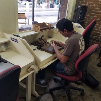 Tabanero Cigars - Cigar rollers making hand-made cigars. - Tobacco Shops Near Me - Tampa, Florida Tabanero Cigars - Cigar rollers making hand-made cigars. - Tobacco Shops Near Me - Tampa, Florida