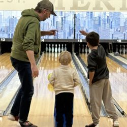 Mermaid Entertainment & Event Center - A family bowling