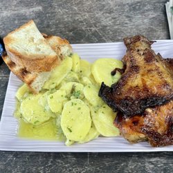 Frau Gerolds Garten - Potato salad and chicken thighs
