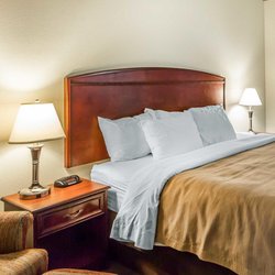 Econo Lodge Inn & Suites