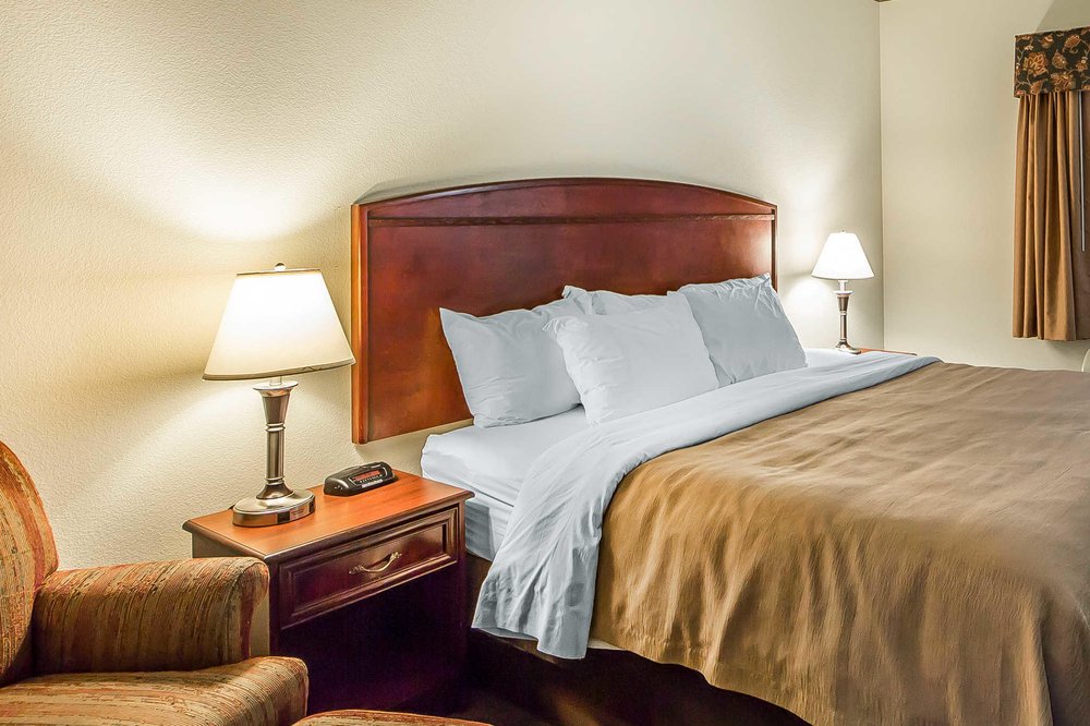 ECONO LODGE INN & SUITES Updated May 2024 55 Photos & 10 Reviews