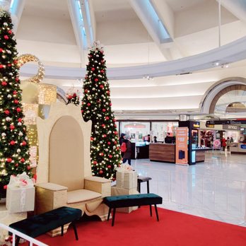 Lansdowne Centre - Santa was not present for photos - Shopping Centers Near Me - Richmond, British Columbia
