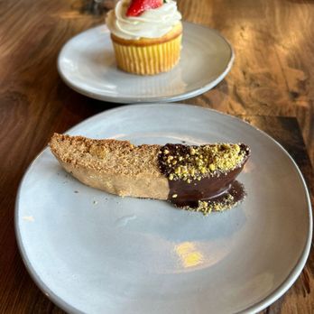 Byte & Coffee - Pistachio/vanilla biscotti - Coffee & Tea Near Me - Pompano Beach, Florida